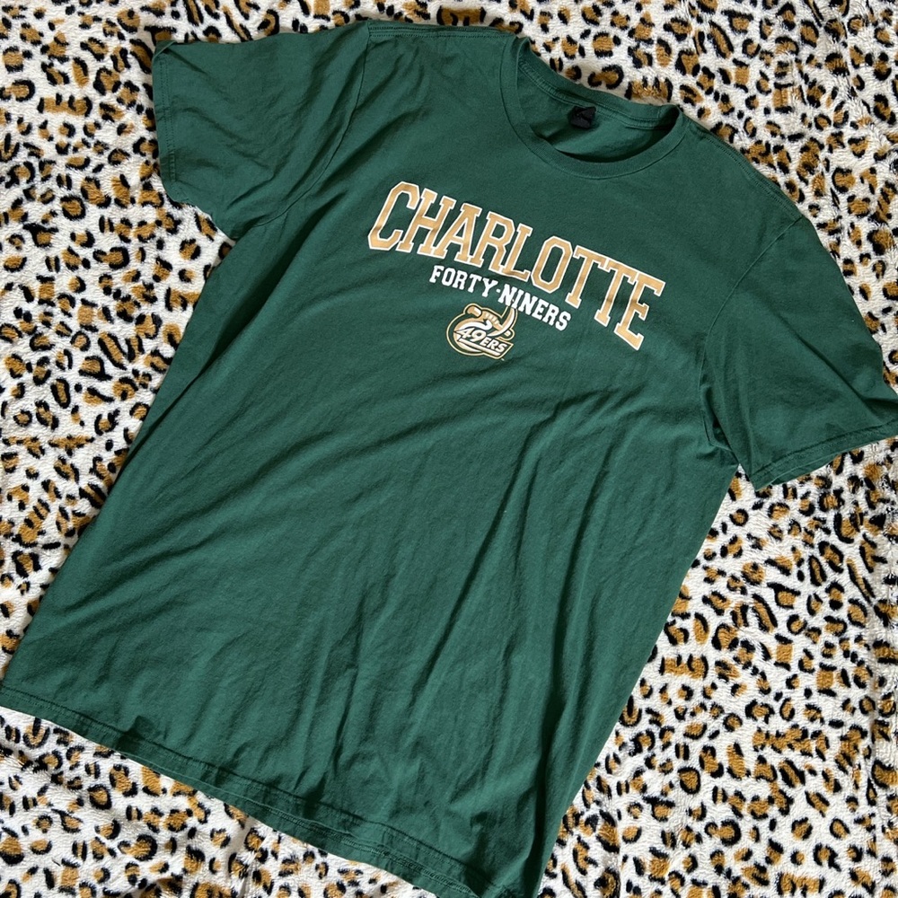 UNC CHARLOTTE TSHIRT size XL